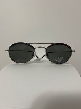 891. FREE PEOPLE  Bradley Round Aviator Sunglasses  in silver/ Grey Lens NWT $25